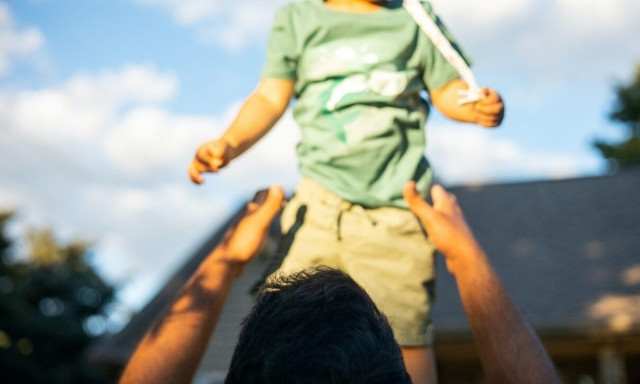 Ο μικρός Δημήτρης εξακολουθεί να μας χρειάζεται για να κερδίσει πίσω τη ζωή του