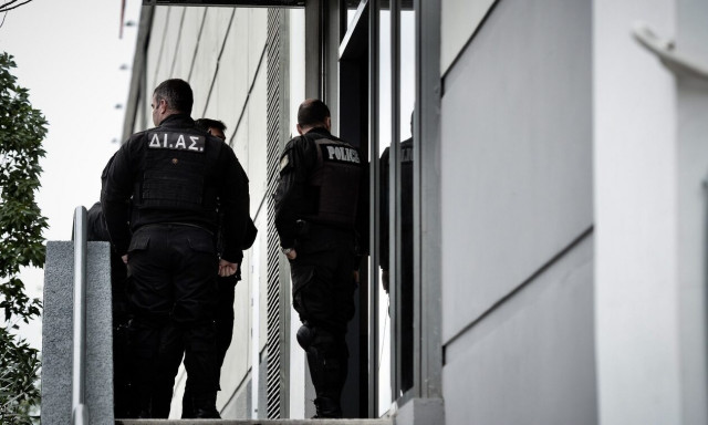 Παραβατικότητα ανηλίκων: Σαρωτικοί έλεγχοι της ΕΛ.ΑΣ. σε εμπορικά κέντρα και μετρό