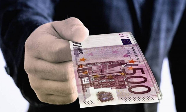 Private sector deposits down in November