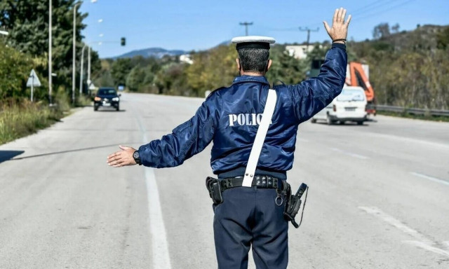 Πάνω από 1.000 συλλήψεις για παραβάσεις του Κ.Ο.Κ. το τελευταίο τετραήμερο
