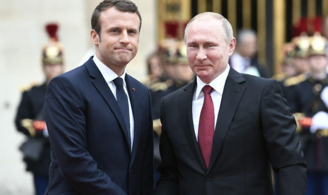 Washington Post: Σχέδιο του Πούτιν σε συνεργασία με τη Λεπέν για ανατροπή του Μακρόν