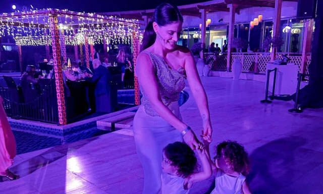 Χριστίνα Μπόμπα: Νέες φώτο με τις κόρες της από το Ντουμπάι