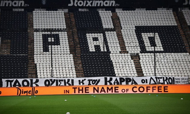 ΠΑΟΚ: Επικό «αντίο» οπαδών στον Βασίλη Καρρά - «ΠΑΟΚ, ουίσκι και του Καρρά οι δίσκοι» (pics)