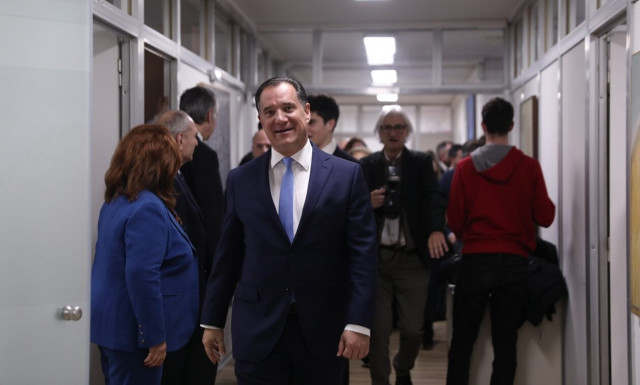 Άδωνις Γεωργιάδης: Επισκέφθηκε τα γραφεία της διοίκησης του e-ΕΦΚΑ λίγο πριν αναλάβει το υπ. Υγείας