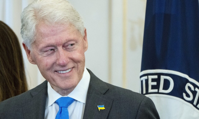 Τζέφρι Έπσταϊν: Δημοσιεύθηκαν 950 δικαστικά έγγραφα - Κατονομάζονται Κλίντον και πρίγκιπας Άντριου