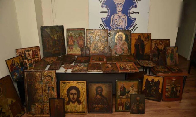 Μοσχάτο: Κατασχέθηκαν 56 εκκλησιαστικές εικόνες και συνελήφθησαν δύο άτομα