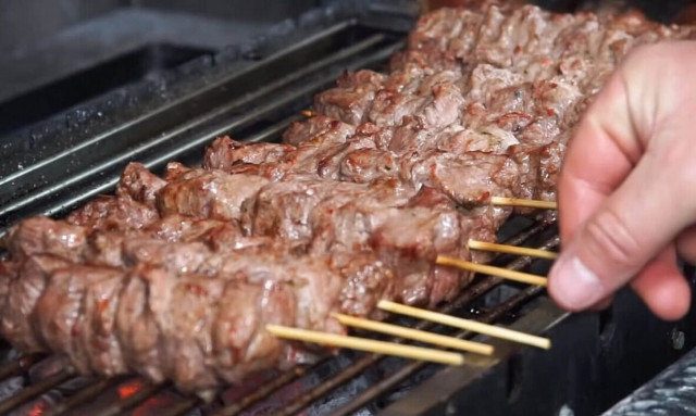 Σουβλάκι: Έρευνα αναφέρει ότι ψήναμε από τα αρχαία χρόνια