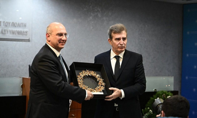 Αλλαγή σκυτάλης στο υπουργείο Προστασίας του Πολίτη - Ο Οικονόμου παρέδωσε στον Χρυσοχοϊδη