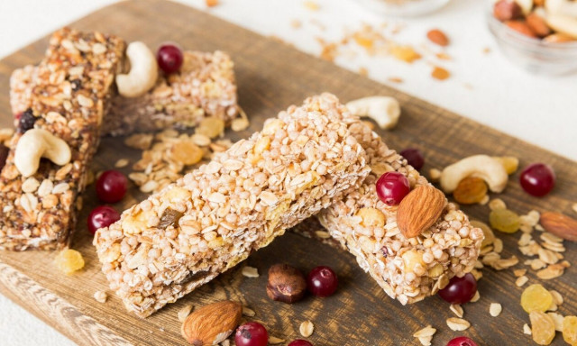 Νόστιμες μπάρες με ξηρούς καρπούς χωρίς ψήσιμο
