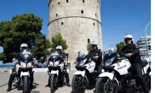 Θεσσαλονίκη: Καταγγελίες αστυνομικών για κωμικοτραγικές καταστάσεις - Περιπολίες με κοστούμια, γόβες