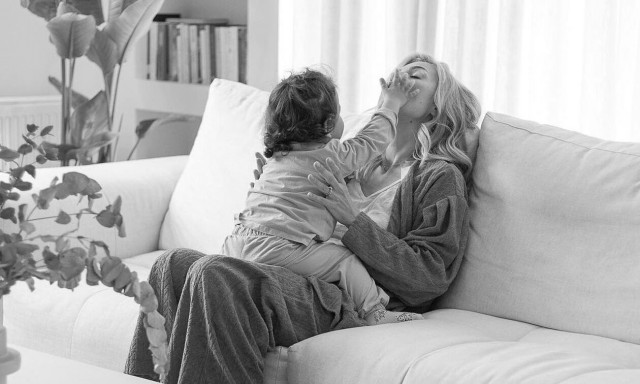 Μαρία Ηλιάκη: Η κόρη της στύβει μόνη της το πορτοκάλι