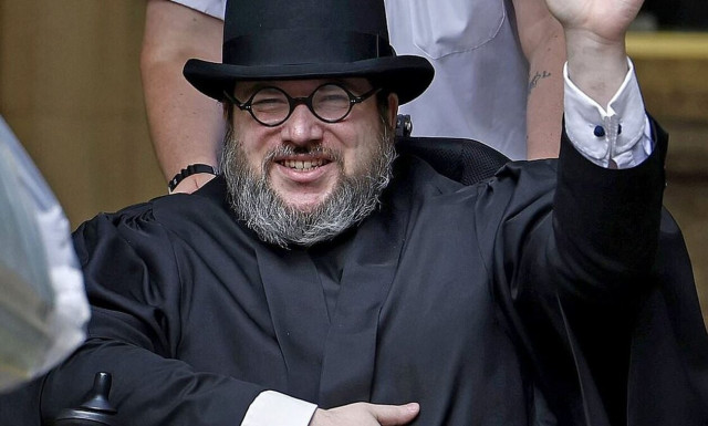 Νίκολας Ρόσι: Καταζητούμενος για βιασμό, σκηνοθέτησε τον θάνατο και τον εξιουδαϊσμό του