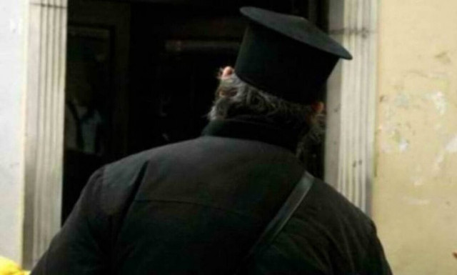 Αρτέμιδα: Αγωνία στην Αρτέμιδα - Ιερέας κατέρρευσε πριν την λειτουργεία των Θεοφανείων