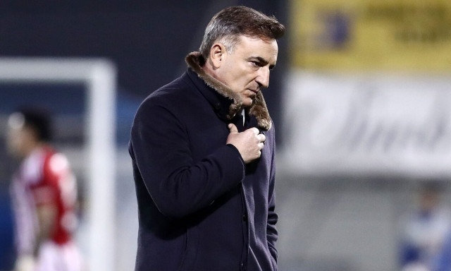 Ολυμπιακός – ΑΕΚ: «Γκάζια» Καρβαλιάλ πριν το ντέρμπι της Super League – «Απαράδεκτη εικόνα»