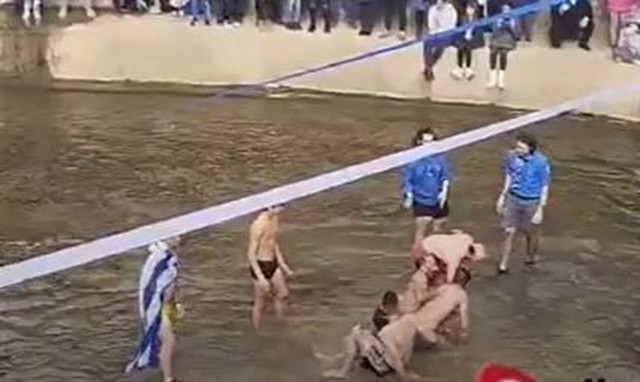 Θεοφάνεια – Τρίκαλα: Τσακώθηκαν για τον σταυρό – «Θα σκοτωθούν τώρα»