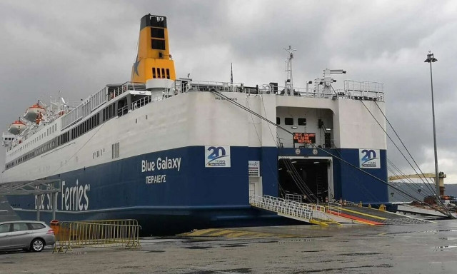 Ηράκλειο: Βλάβη στον καταπέλτη του Blue Galaxy  με 571 επιβάτες - Απαγορεύτηκε ο απόπλους