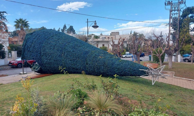 Σάρωσε τη χώρα η κακοκαιρία-εξπρές: Ανεμοστρόβιλοι, πτώσεις δένδρων και εκατοντάδες κλήσεις στην Π.Υ