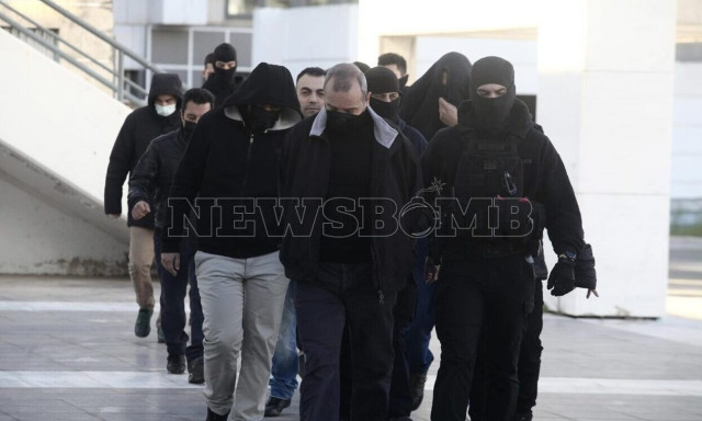 Κολωνός: Η παράκληση της αδερφής της 12χρονης - «Ήρθαμε να δικαιωθεί η μητέρα και η αδερφή μας»