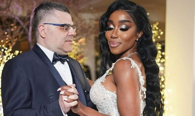 Ελίζαμπεθ Ελέτσι: Το πιο άκυρο δώρο που μας έφεραν ήταν ένα ξυπνητήρι χωρίς μπαταρίες (vid)