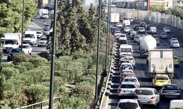 Κίνηση τώρα: Καραμπόλα 4 οχημάτων και στο «κόκκινο» πάλι ο Κηφισός - Επέστρεψαν οι εξοδούχοι