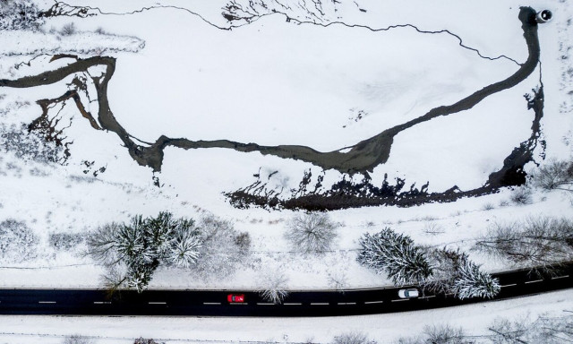 Κακοκαιρία στην Ευρώπη: Εκτεταμένα μπλακ άουτ και προβλήματα στις πτήσεις από το κύμα ψύχους