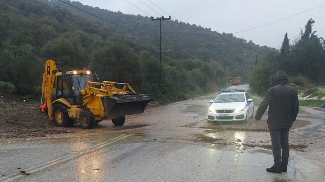 Κατολισθήσεις στο Επαρχιακό Δίκτυο Σιθωνίας: Πλημμύρισε η Τορώνη