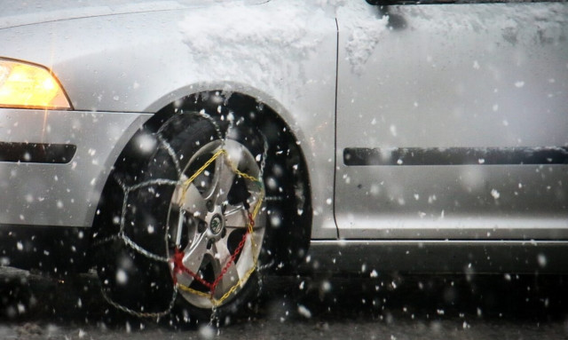 Χιονίζει στην Κεντρική Μακεδονία: Έκλεισε ο δρόμος Χορτιάτη - Αγίου Βασιλείου