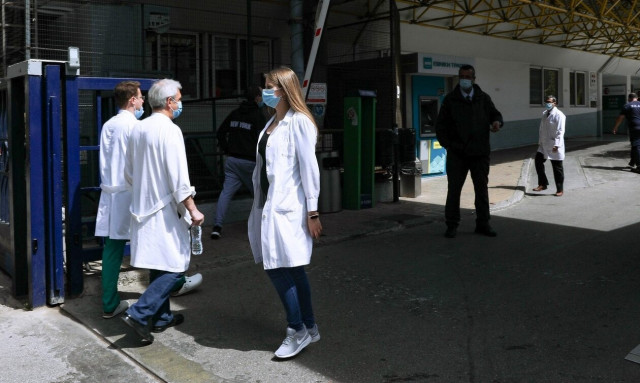 Γιαννάκος: Το «αδιαχώρητο» στα πνευμονολογικά και παθολογικά ιατρεία - Γέμισαν οι κλινικές