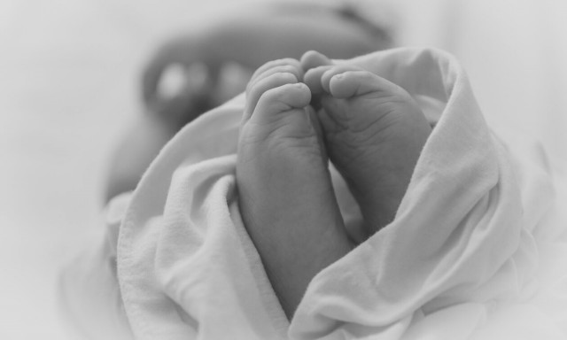 Ημαθία: Μπροστά στα μάτια των δύο ανήλικων κοριτσιών της σκότωσε η μητέρα το 6 μηνών βρέφος της