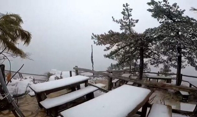 Κακοκαιρία: Στην «κατάψυξη» η χώρα τις επόμενες ώρες - Έπεσαν τα πρώτα χιόνια στην Πάρνηθα