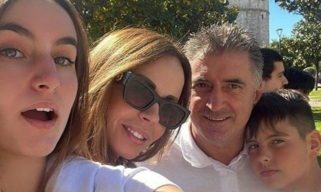 Ιωάννα Λίλη: Φωτογραφίζεται με την κούκλα 17χρονη κόρη της