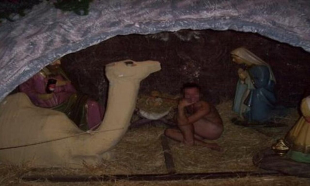 Ντροπή και αίσχος στα Χανιά: 26χρονος παρίστανε γυμνός το Θείο Βρέφος