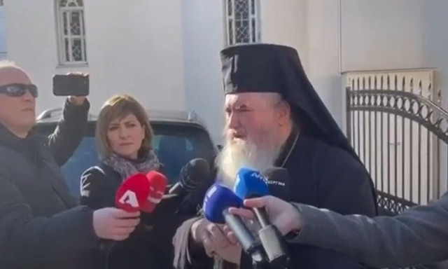 Συντετριμμένος ο Μητροπολίτης Νέας Κρήνης και Καλαμαριάς Ιουστίνος στην κηδεία της 41χρονης εγκύου