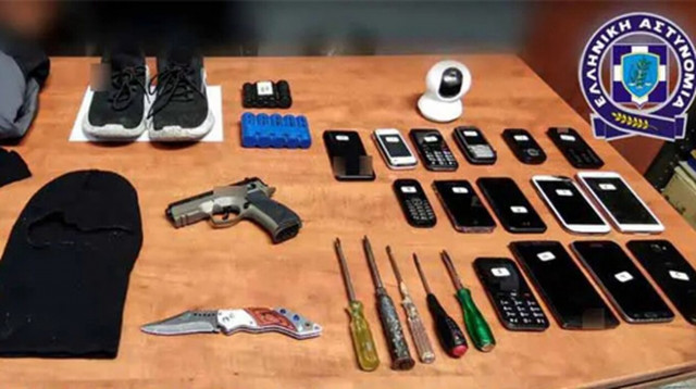 Αγία Βαρβάρα: Συμμορία λήστευε διανομείς φαγητού - Δύο συλλήψεις