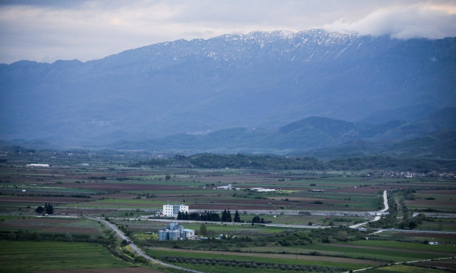 Καιρός: Με νεφώσεις και καταιγίδες η Πέμπτη – Σε ποιες περιοχές θα χιονίσει