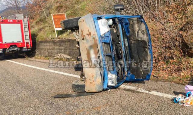 Ανατροπή οχήματος στην εθνική οδός Λαμίας - Καρπενησίου - Στο νοσοκομείο η οδηγός