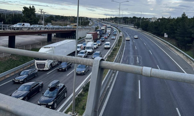 Συμβαίνει τώρα: Σοβαρό τροχαίο στην κάθοδο του Κηφισού - Στο «κόκκινο» η κίνηση, ουρές χιλιομέτρων