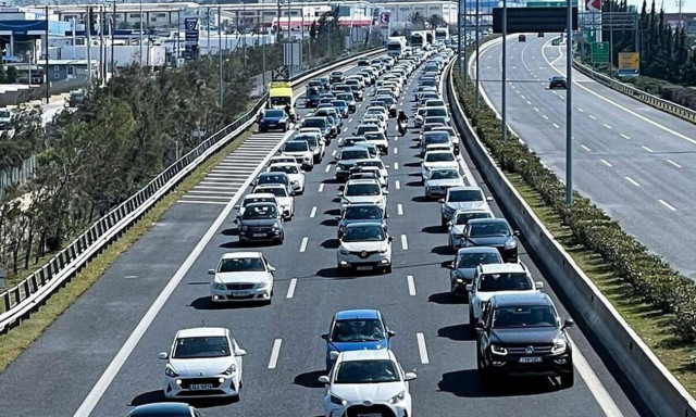 Διακοπή της κυκλοφορίας στην Αττική Οδό στο ρεύμα προς Ελευσίνα λόγω τροχαίου