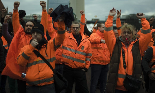 Γερμανία: Συνεχίζεται το απεργιακό χάος - Η κυβέρνηση Σολτς καλεί τους αγρότες σε διαπραγματεύσεις