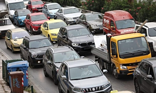 Κίνηση στους δρόμους: Στο «κόκκινο» Κηφισός και Αττική Οδός