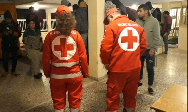 Ελληνικός Ερυθρός Σταυρός: Στο πλευρό των 117 μεταναστών που εντοπίστηκαν σε πλοιάριο στην Κρήτη
