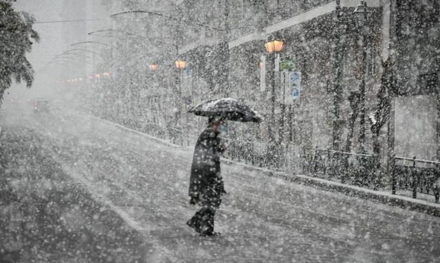 Καιρός: Παγωμένο μέτωπο με χιόνια και θυελλώδεις βοριάδες-  Ποιες περιοχές «χτυπά» η ψυχρή εισβολή