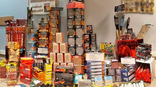 Θεσσαλονίκη: Κατείχε παρανόμως χιλιάδες πυροτεχνήματα και στρακαστρούκες - Σύλληψή 54χρονης