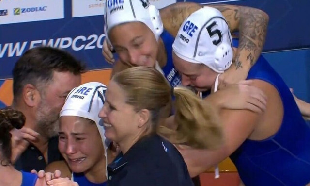 Εθνική Πόλο Γυναικών: Ο πρωθυπουργός συνεχάρη την ομάδα για την τεράστια επιτυχία της