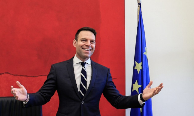 ΣΥΡΙΖΑ: Ο Κασσελάκης έκοψε βασιλόπιτα στην κεντρική επιτροπή του κόμματος - Ποιος έτυχε το φλουρί