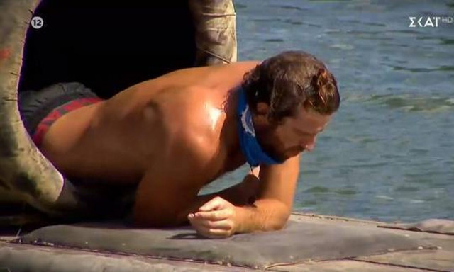 Survivor: Ο τραυματισμός του Rob James - Χάνει τις αισθήσεις του μέσα στη θάλασσα (vid)