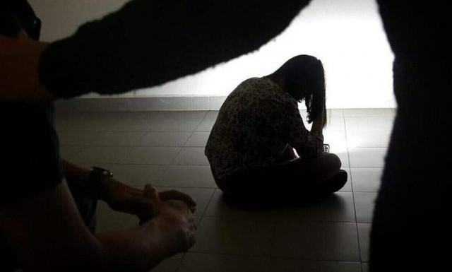 «Ήταν σαν αδερφή μου» - Θύμα του κυκλώματος μαστροπείας «σπάει» τη σιωπή του