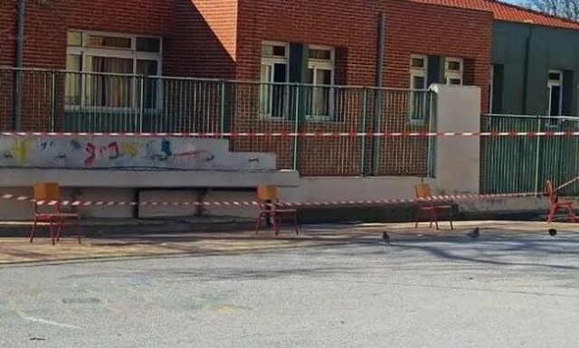 Θεσσαλονίκη: Διάβρωση και καθίζηση εδάφους στην αυλή Δημοτικών Σχολείων στα Πεύκα