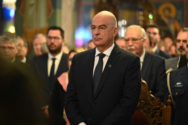 Δένδιας για το νομοσχέδιο ομόφυλων ζευγαριών: Να το δούμε πρώτα