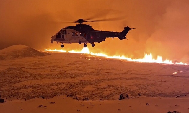 Ισλανδία: Νύχτα αγωνίας στο Γκρίνταβικ - Καίγονται σπίτια από την λάβα του ηφαιστείου που εξερράγη